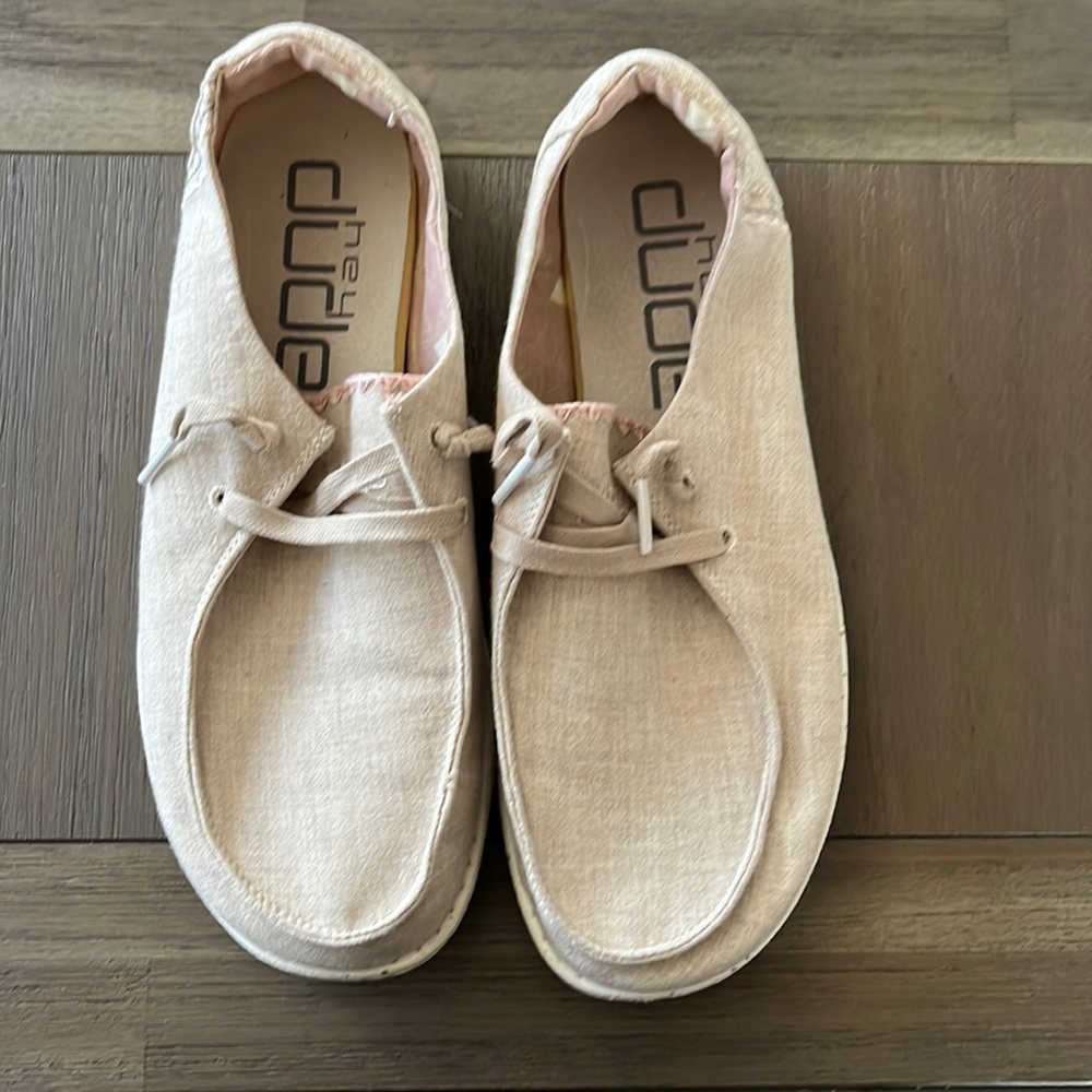 Hey Dude slip ons size 8